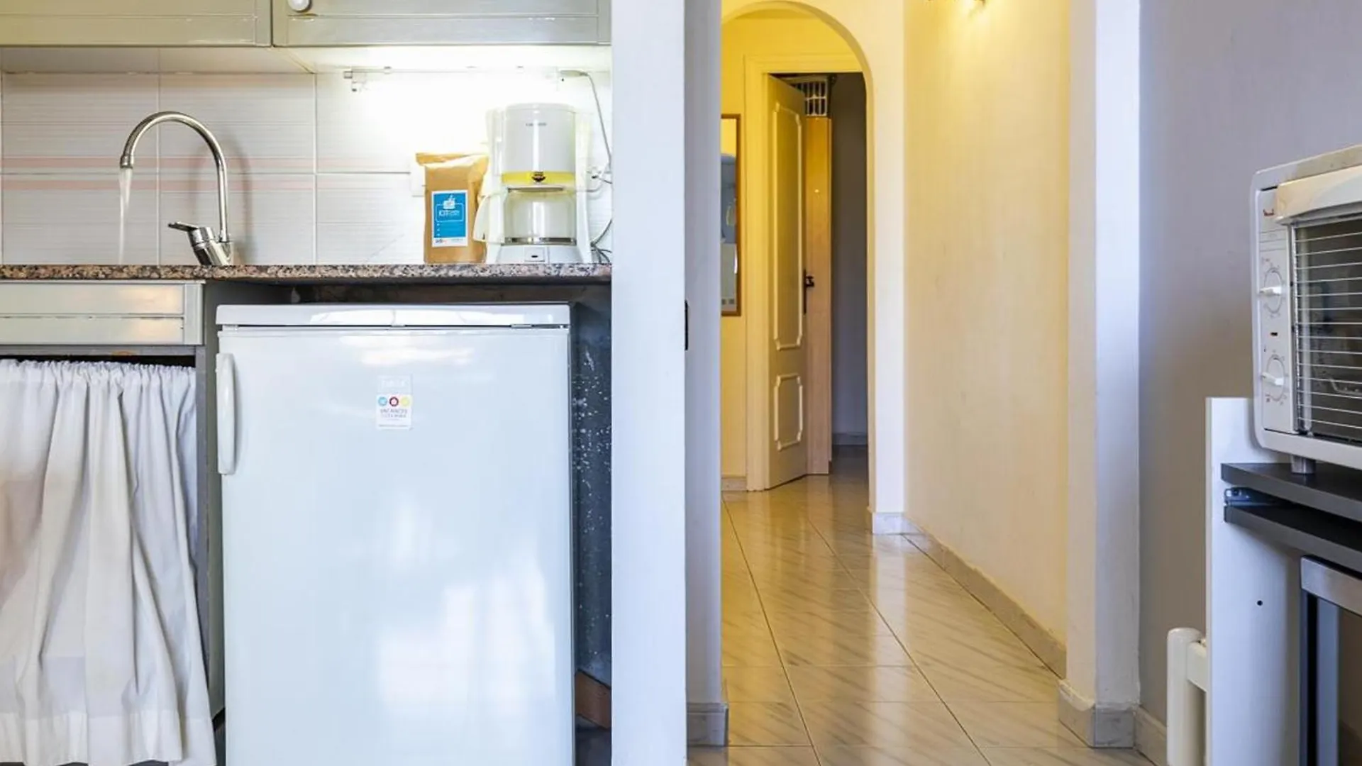 Apartamento L'Escala, 2 Dormitorios, 4 Personas - Es-325-28 Torroella de Montgrí 0*,  Španělsko